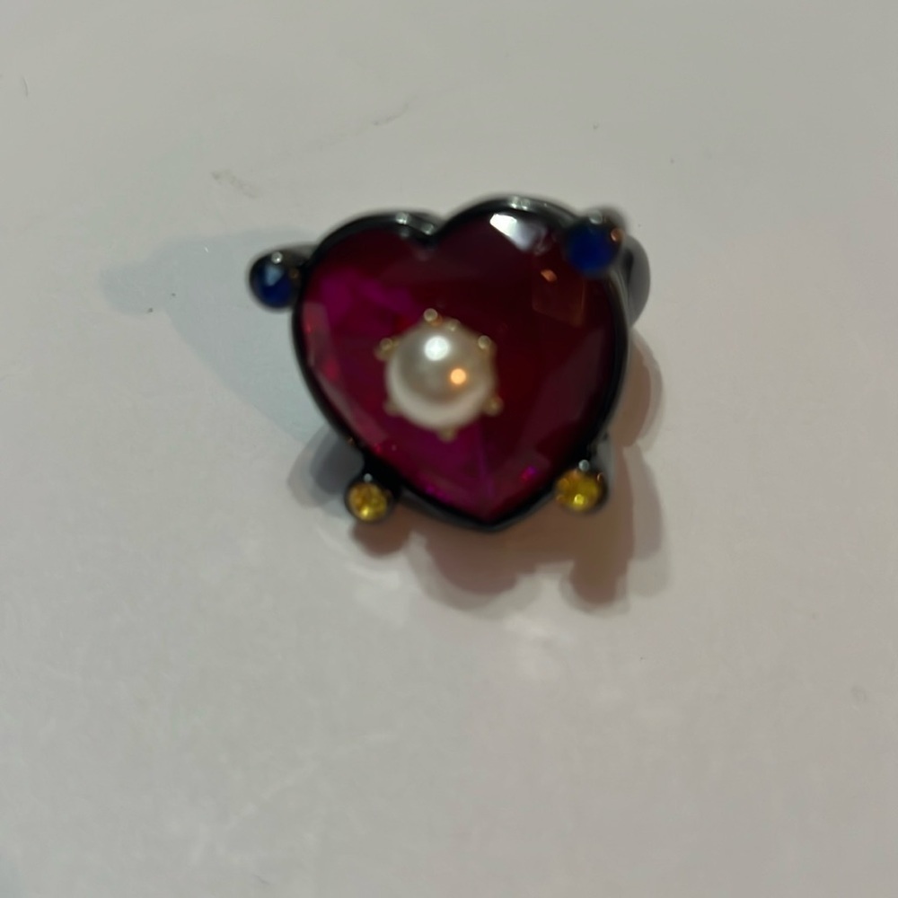 Betsy Johnson, Candy heart stretch ring